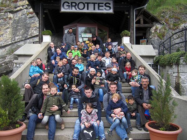 Gruppenbfoto vor dem grotteneingang