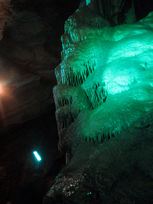 indirekt beleuchtete Grotte