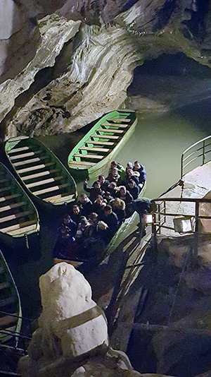Bootsfahrt in der Grotte
