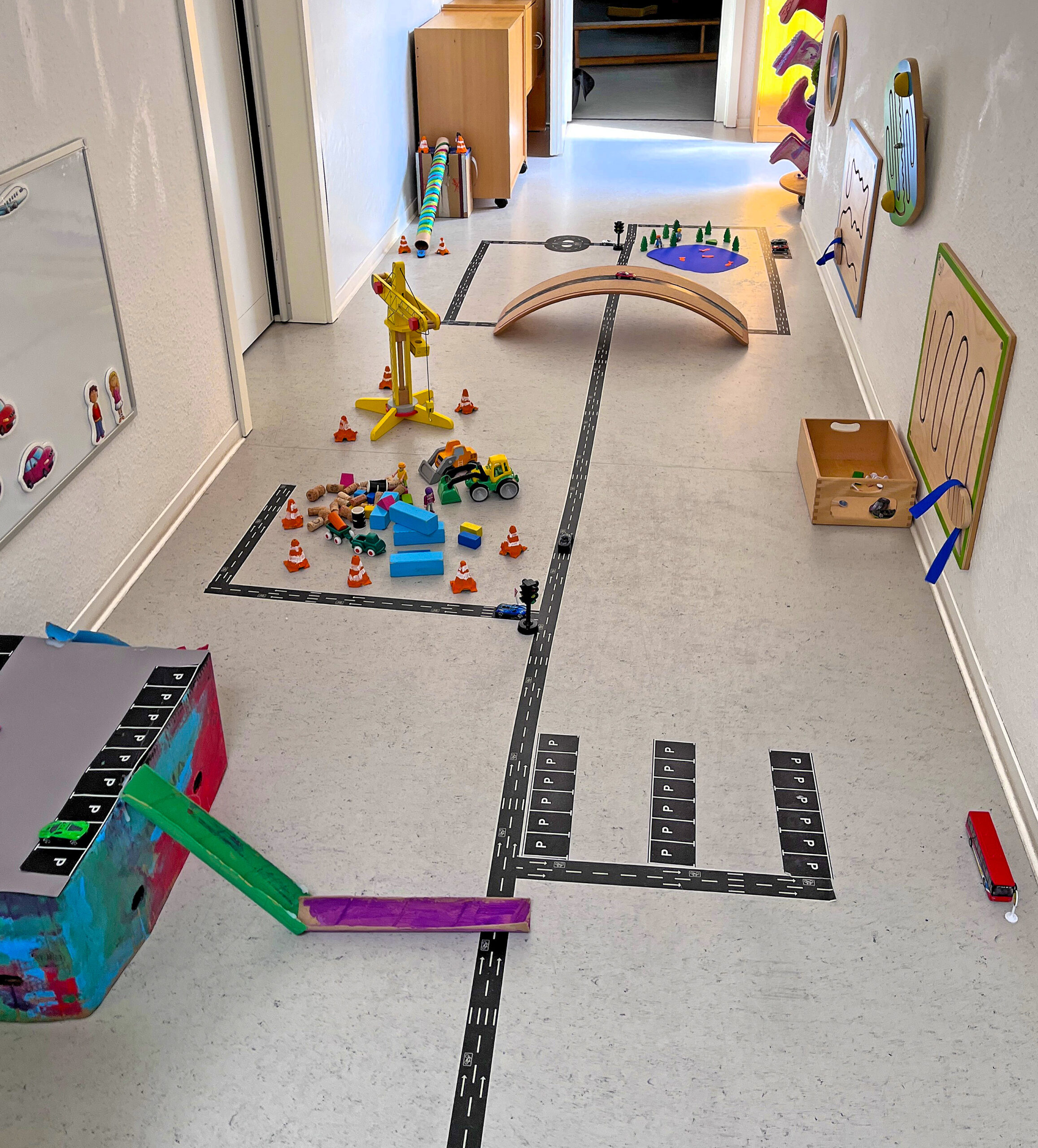 Im Flur der Kita wird auch viel gespielt