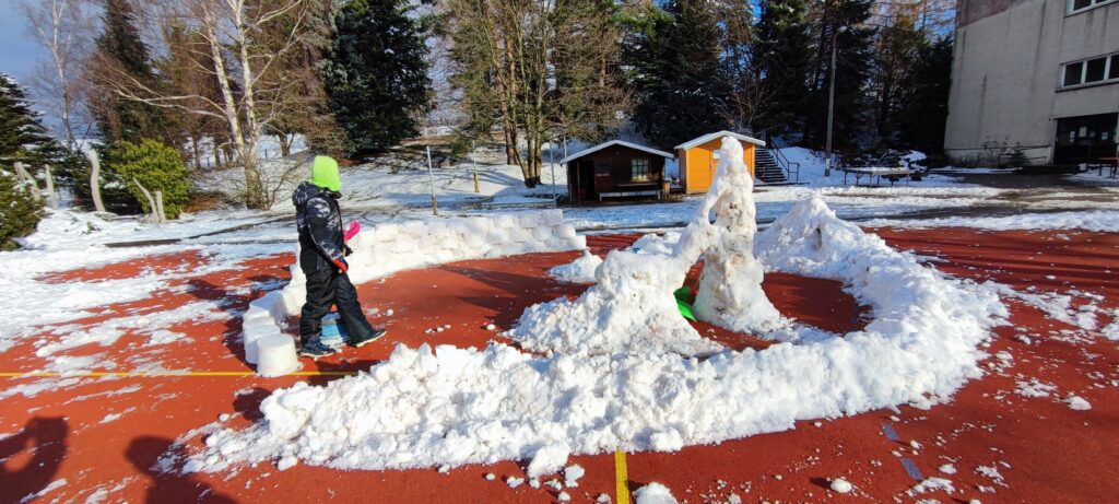 Schneekunst im Hort Rosenthal
