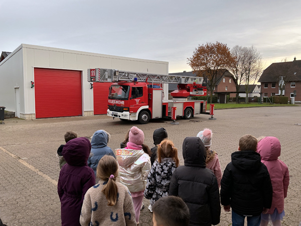 Die Vorschulkinder bereiten sich auf den Schulweg vor
